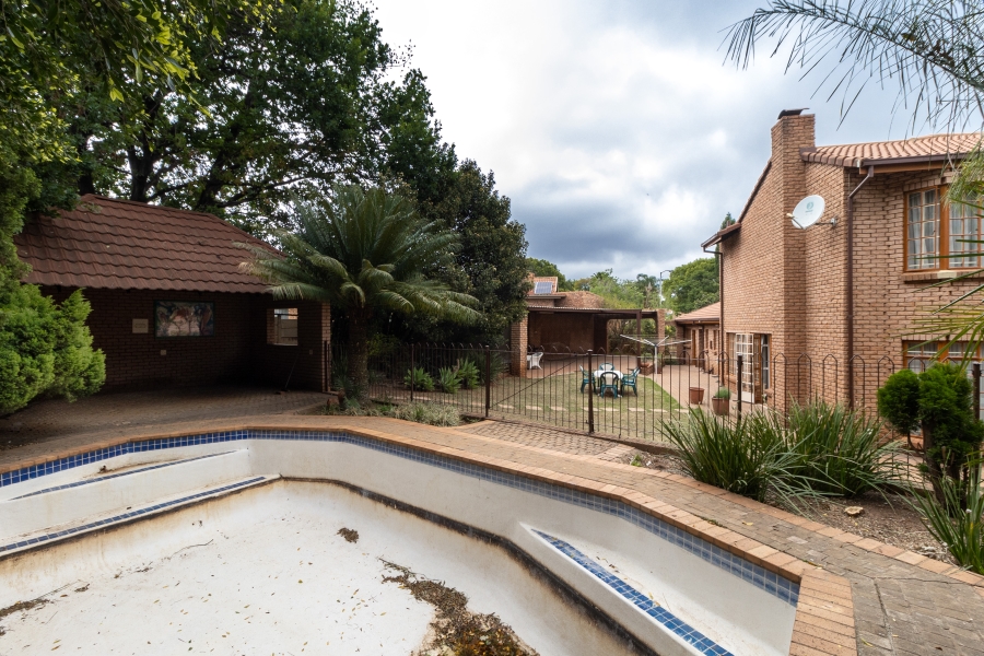 5 Bedroom Property for Sale in Elardus Park Gauteng