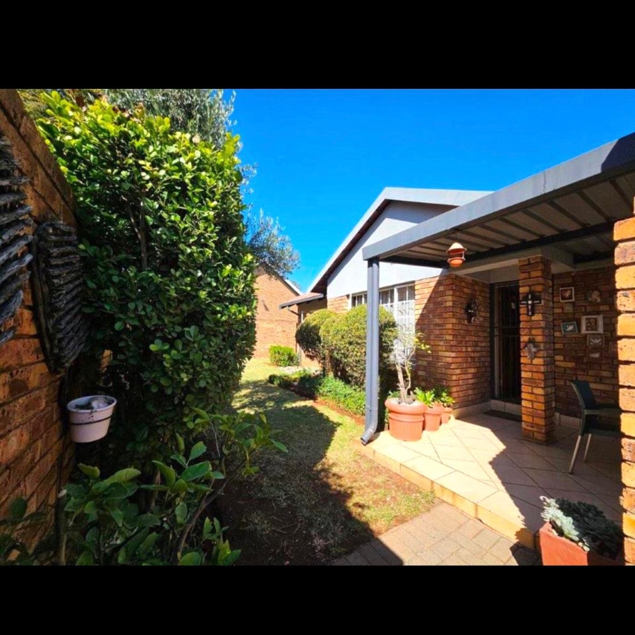 To Let 3 Bedroom Property for Rent in Highveld Gauteng