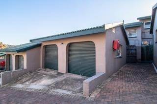 To Let 4 Bedroom Property for Rent in Kenmare Gauteng