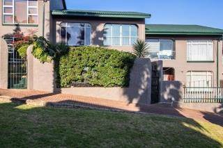 To Let 4 Bedroom Property for Rent in Kenmare Gauteng