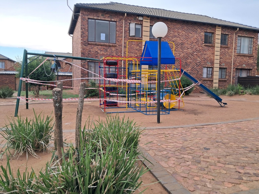 2 Bedroom Property for Sale in Sonneveld Gauteng