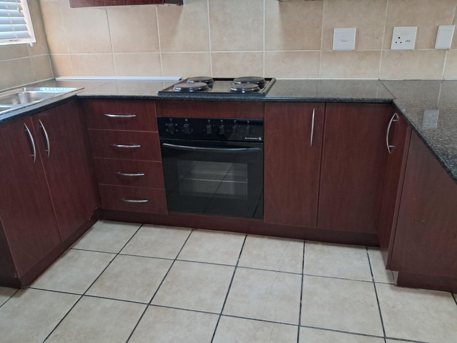 2 Bedroom Property for Sale in Sonneveld Gauteng