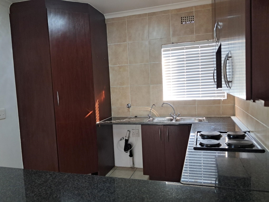 2 Bedroom Property for Sale in Sonneveld Gauteng