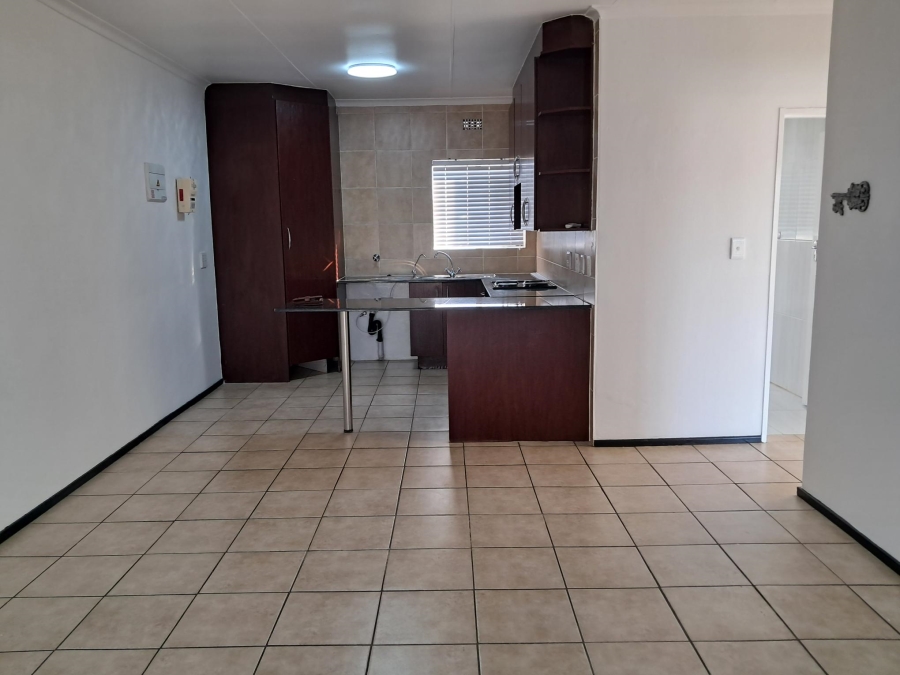 2 Bedroom Property for Sale in Sonneveld Gauteng