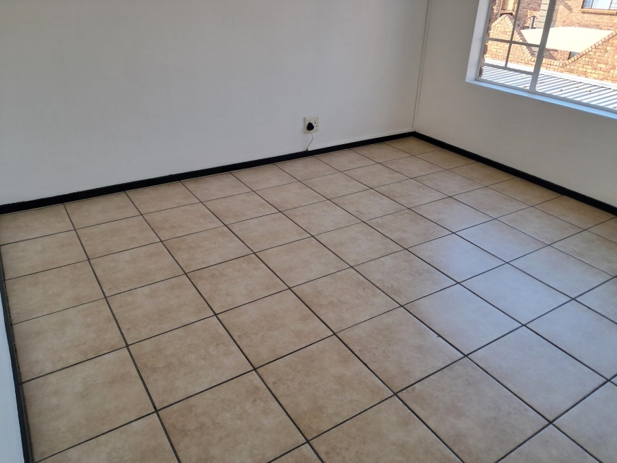 2 Bedroom Property for Sale in Sonneveld Gauteng