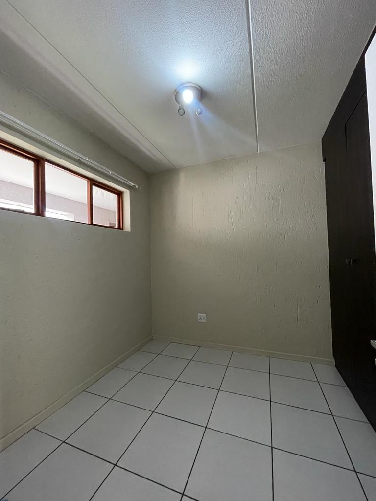 To Let 2 Bedroom Property for Rent in Paulshof Gauteng