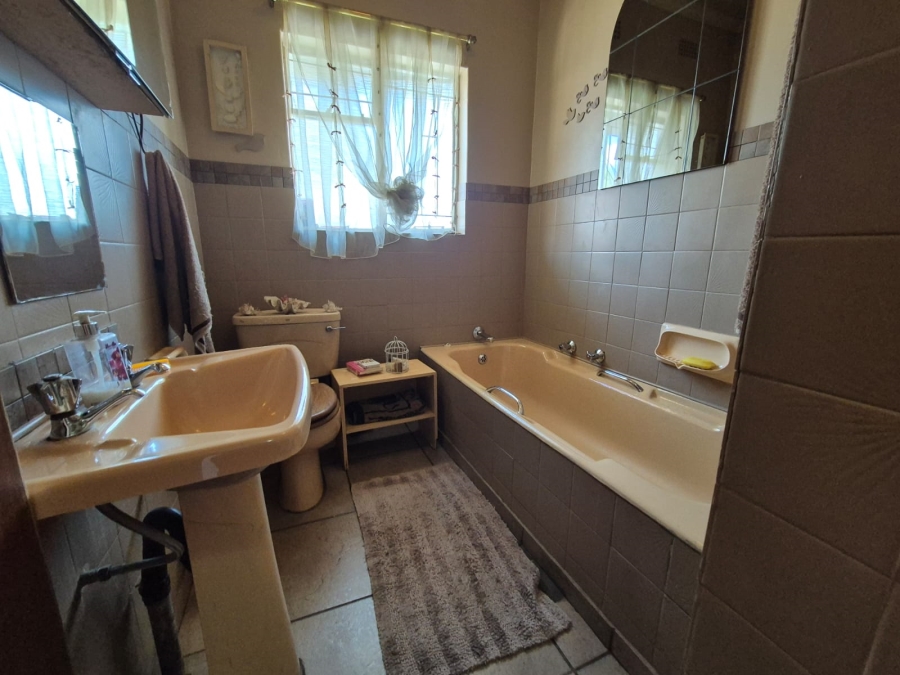 4 Bedroom Property for Sale in Sonland Park Gauteng