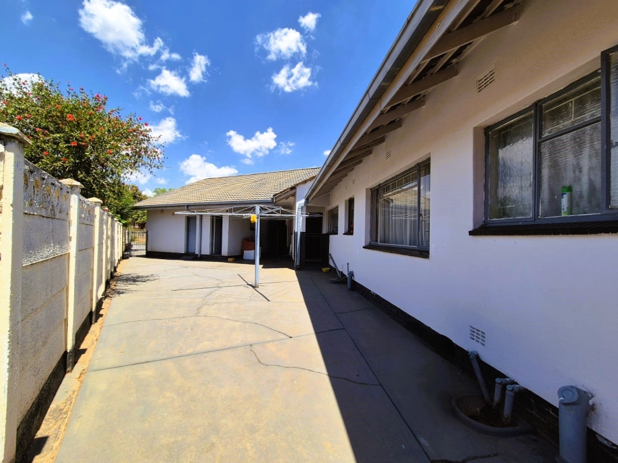 4 Bedroom Property for Sale in Sonland Park Gauteng