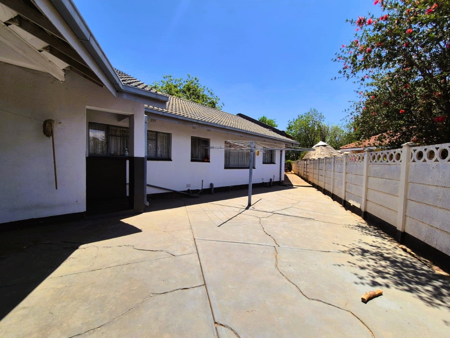 4 Bedroom Property for Sale in Sonland Park Gauteng