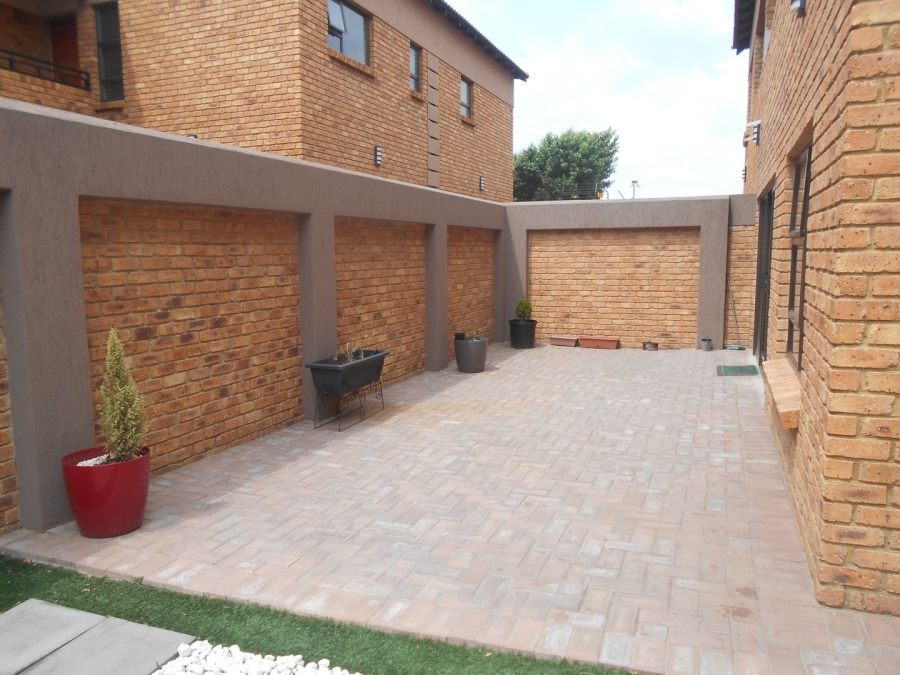 To Let 3 Bedroom Property for Rent in Ravenswood Gauteng