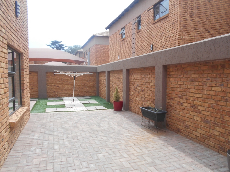 To Let 3 Bedroom Property for Rent in Ravenswood Gauteng