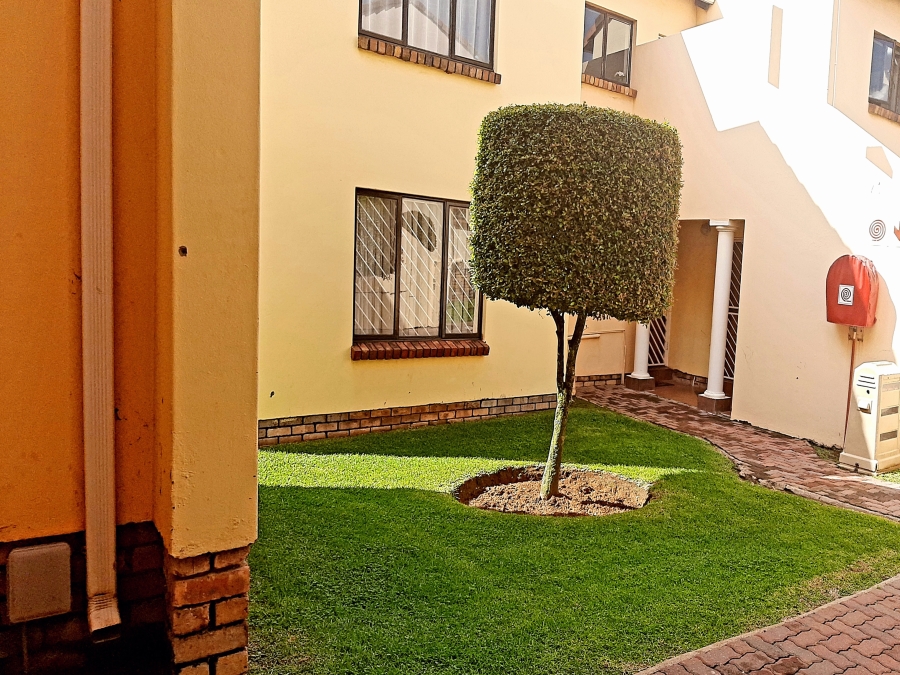 3 Bedroom Property for Sale in Mondeor Gauteng