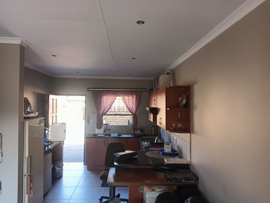 To Let 2 Bedroom Property for Rent in Riversdale Gauteng