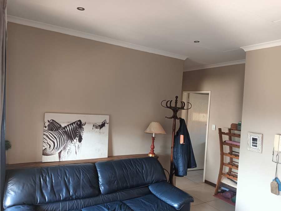 To Let 2 Bedroom Property for Rent in Riversdale Gauteng