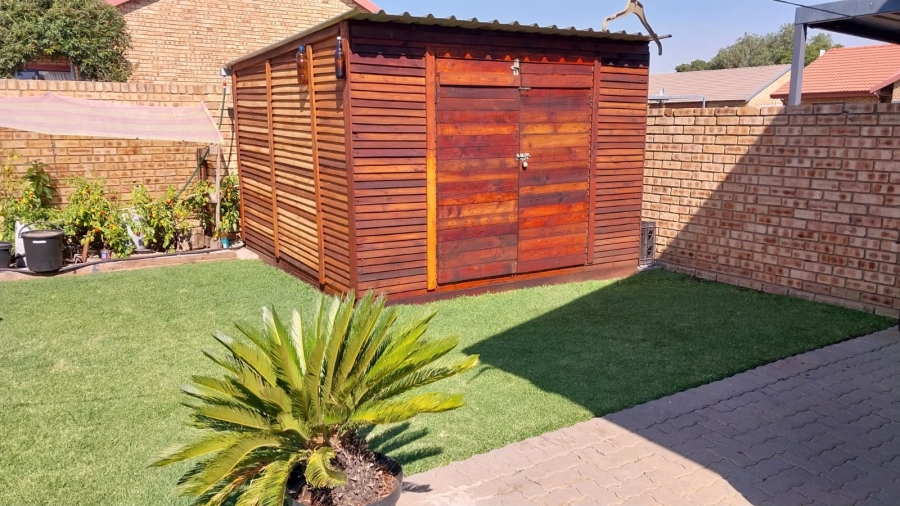 To Let 2 Bedroom Property for Rent in Riversdale Gauteng