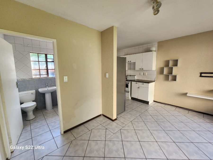 To Let 2 Bedroom Property for Rent in Roodepoort West Gauteng