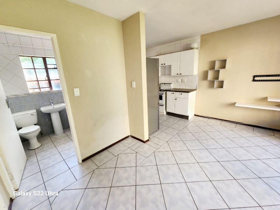 To Let 2 Bedroom Property for Rent in Roodepoort West Gauteng