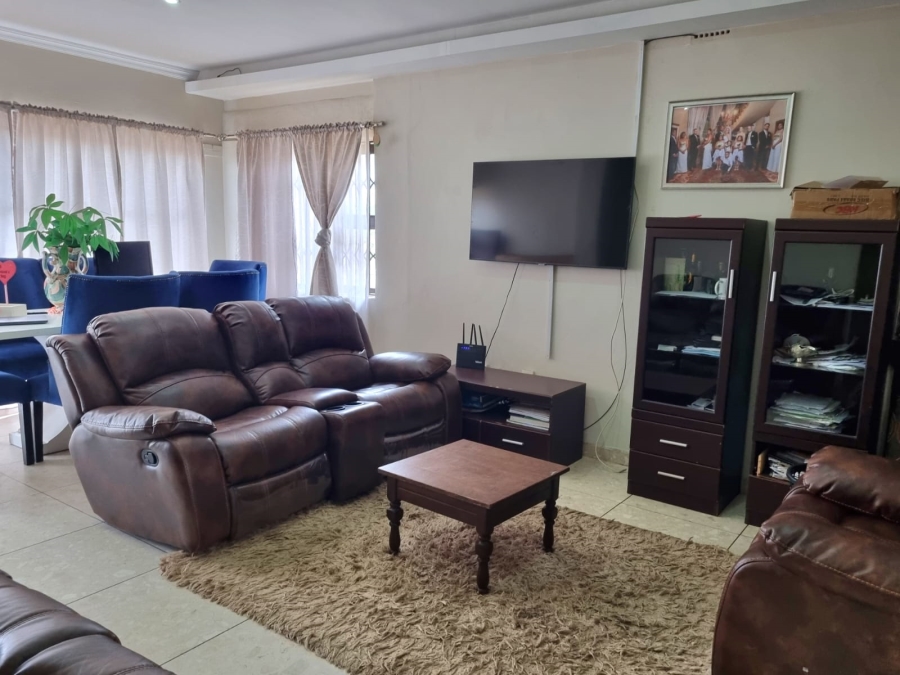 5 Bedroom Property for Sale in South Hills Gauteng