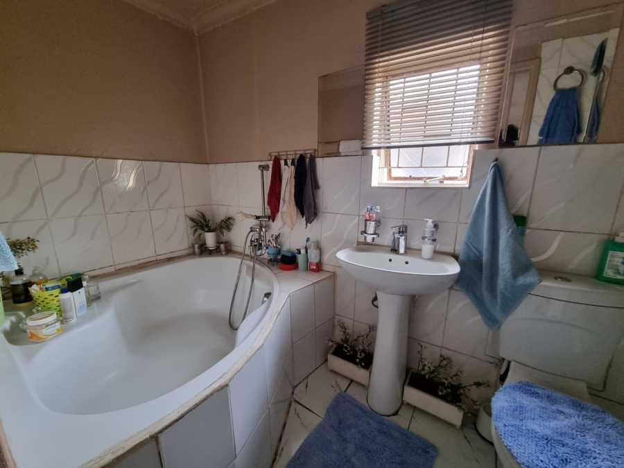 5 Bedroom Property for Sale in South Hills Gauteng