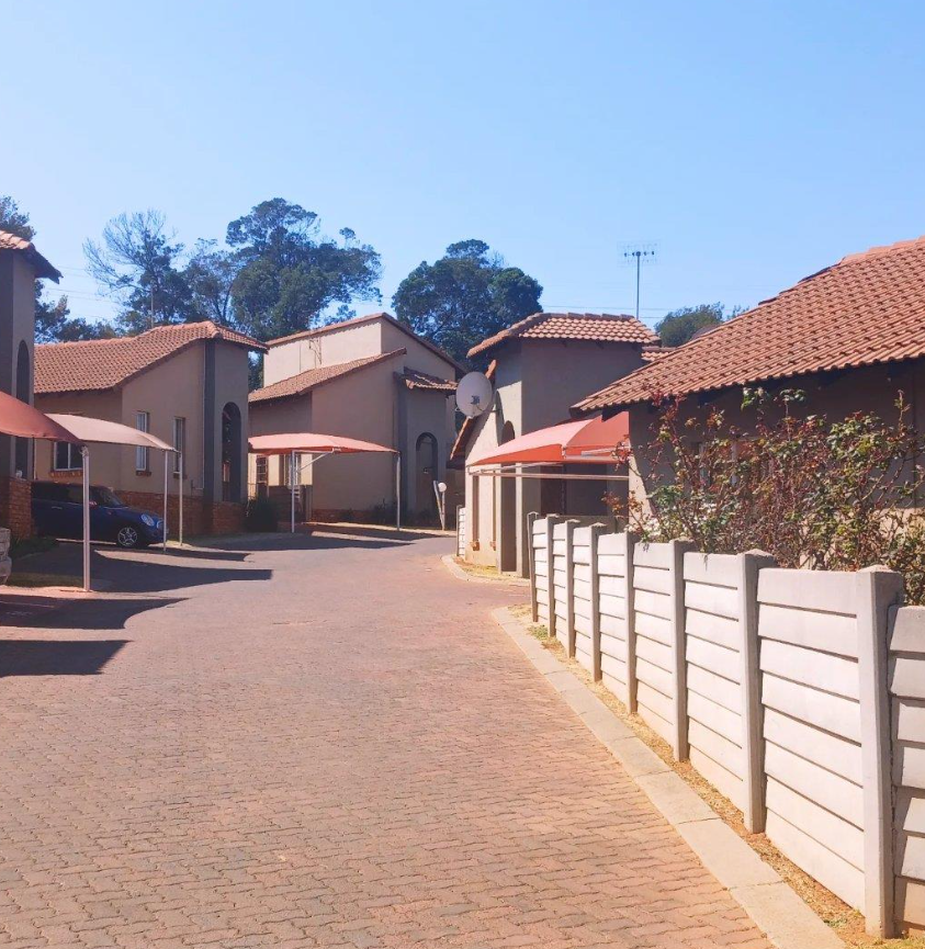 4 Bedroom Property for Sale in Mondeor Gauteng