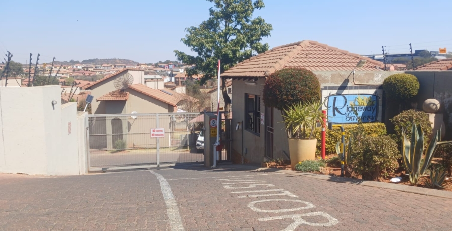 4 Bedroom Property for Sale in Mondeor Gauteng