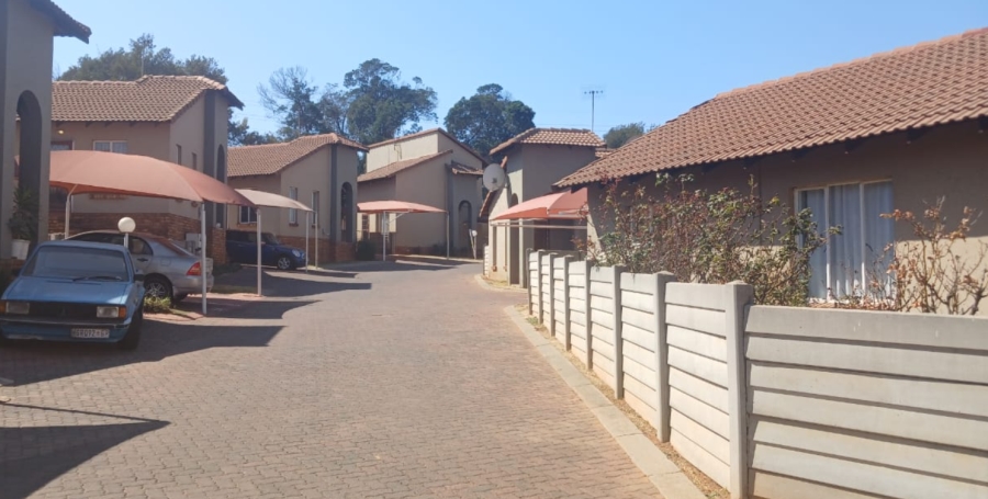 4 Bedroom Property for Sale in Mondeor Gauteng