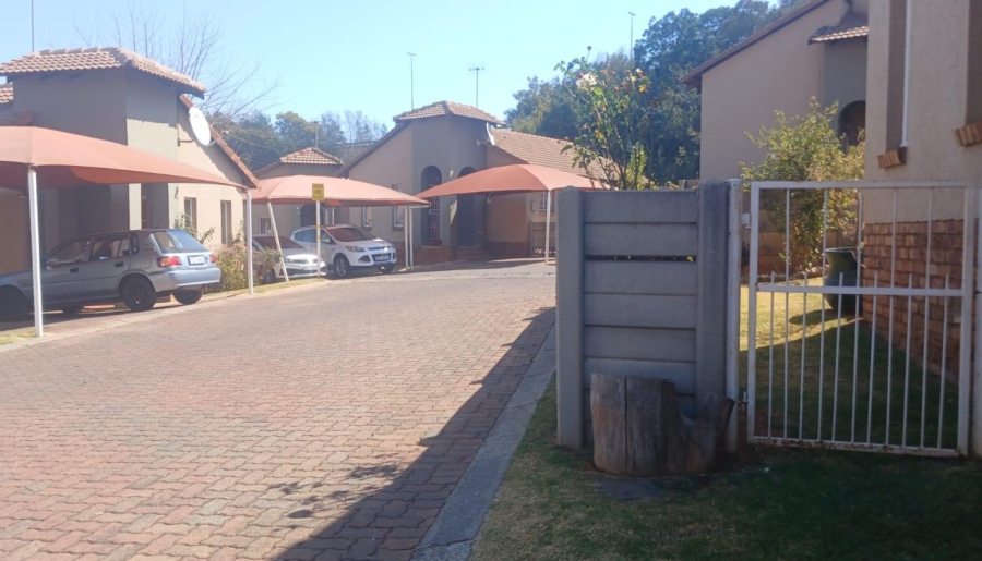 4 Bedroom Property for Sale in Mondeor Gauteng