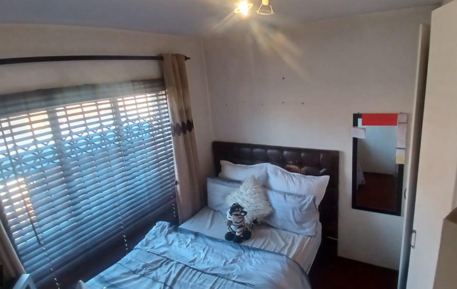 4 Bedroom Property for Sale in Mondeor Gauteng