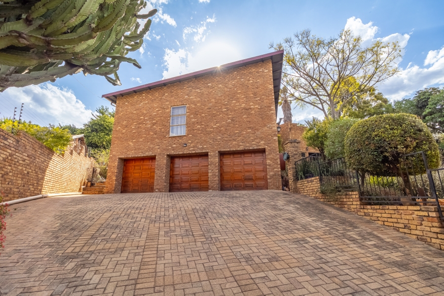 4 Bedroom Property for Sale in Strubensvallei Gauteng