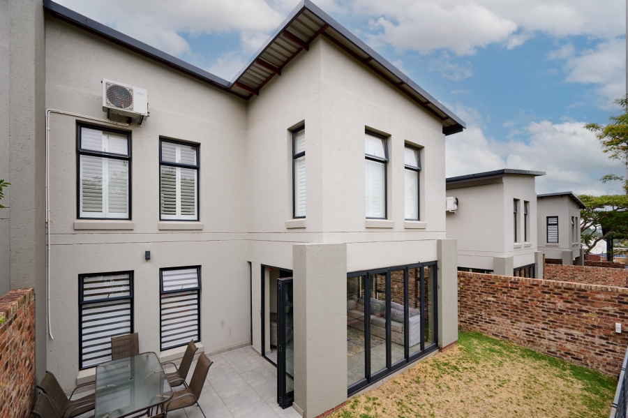 4 Bedroom Property for Sale in Crowthorne AH Gauteng