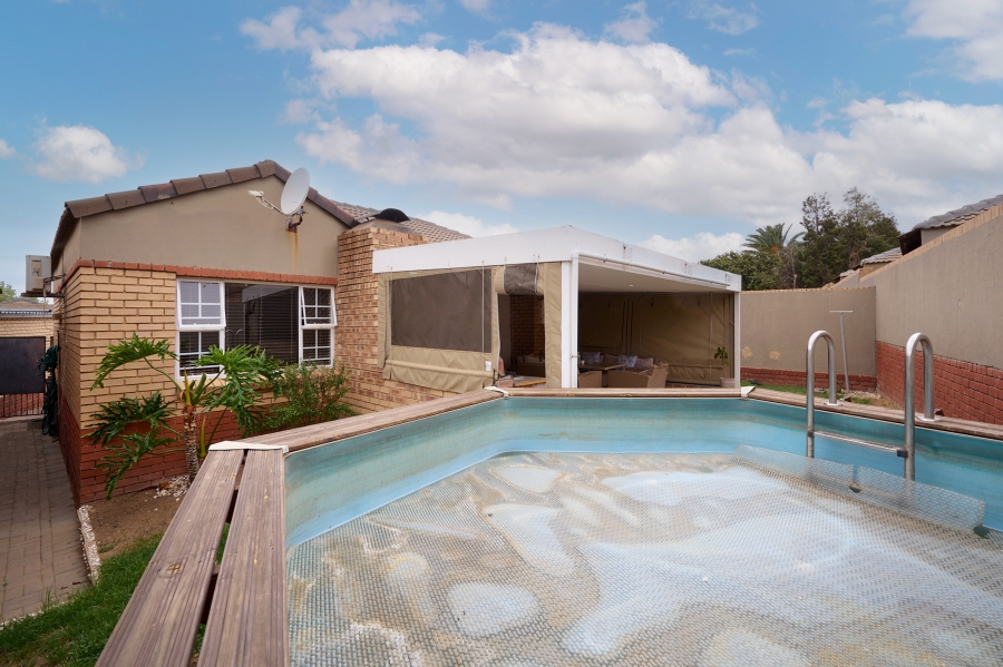 3 Bedroom Property for Sale in Halfway Gardens Gauteng