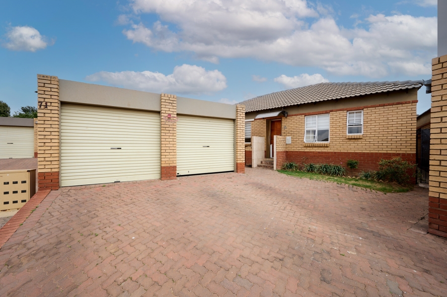 3 Bedroom Property for Sale in Halfway Gardens Gauteng