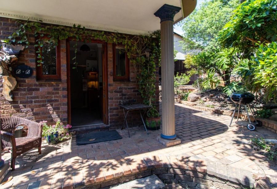 5 Bedroom Property for Sale in Mondeor Gauteng