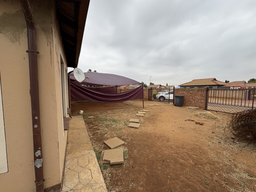 3 Bedroom Property for Sale in Rosslyn Gauteng