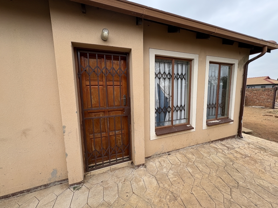 3 Bedroom Property for Sale in Rosslyn Gauteng