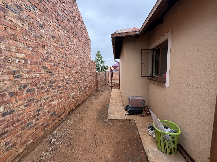 3 Bedroom Property for Sale in Rosslyn Gauteng