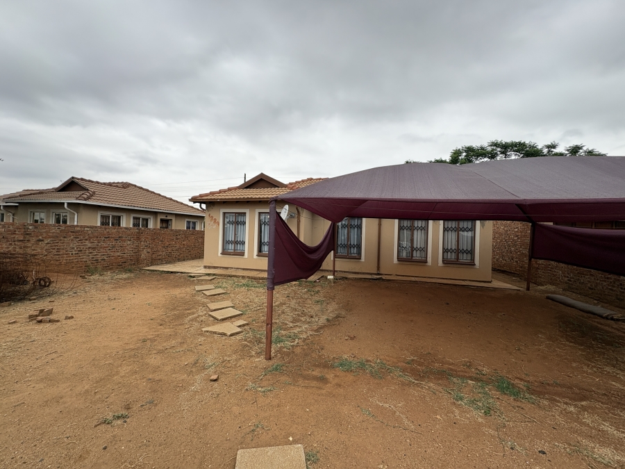 3 Bedroom Property for Sale in Rosslyn Gauteng