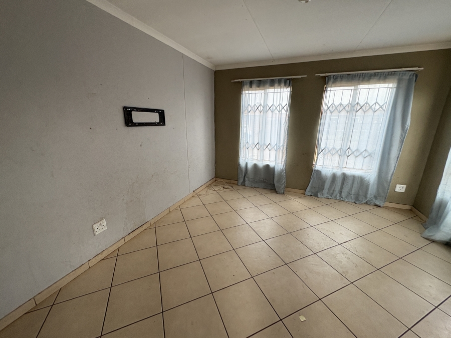 3 Bedroom Property for Sale in Rosslyn Gauteng