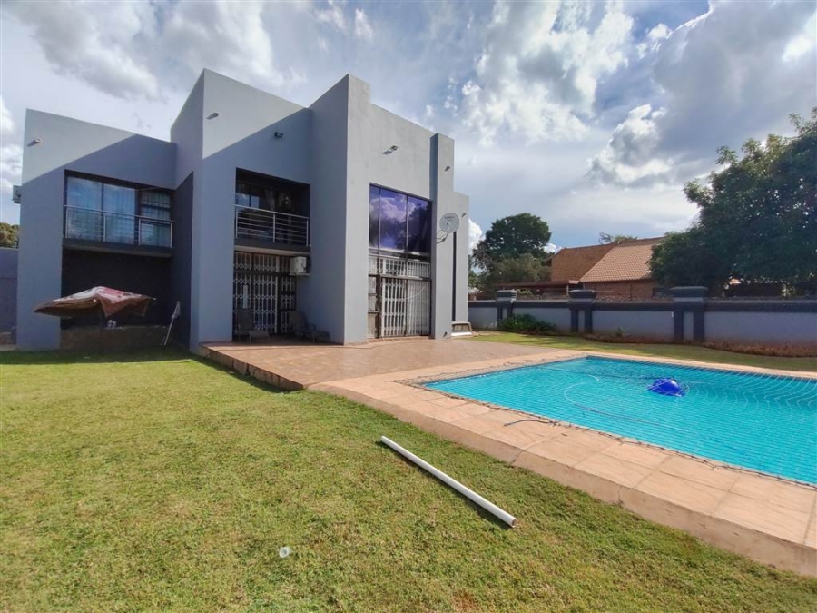 To Let 6 Bedroom Property for Rent in Montana Park Gauteng