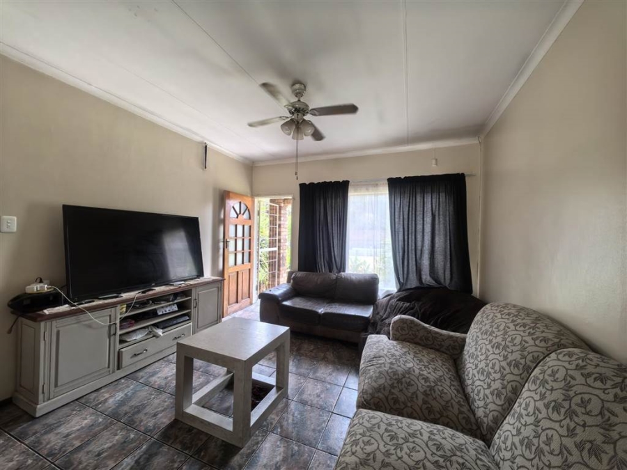 To Let 3 Bedroom Property for Rent in Mountain View Gauteng