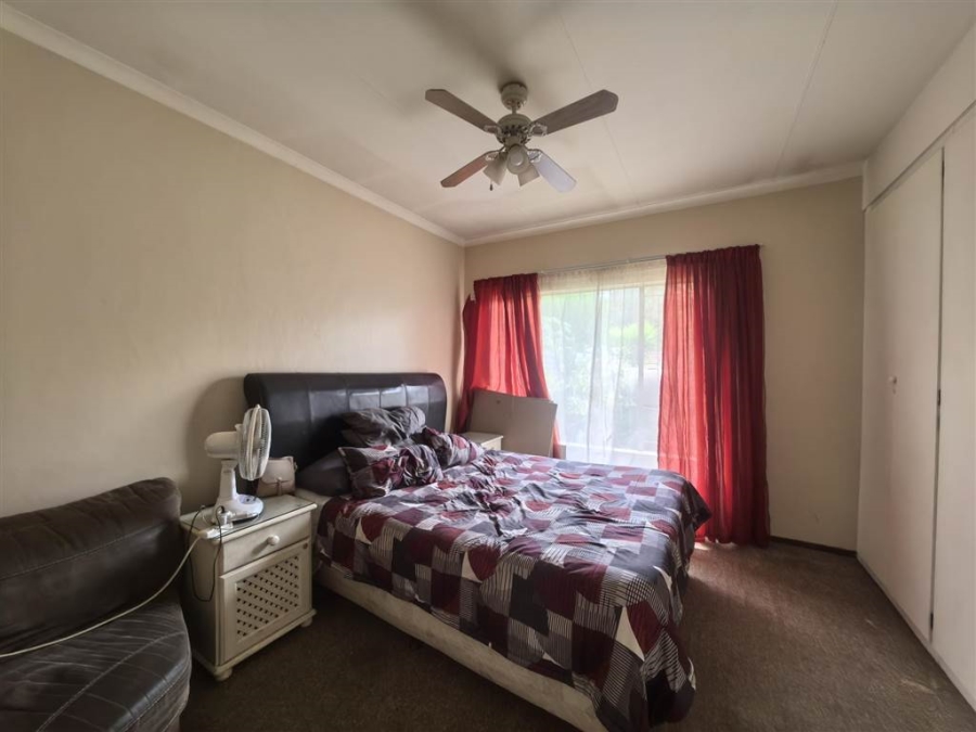 To Let 3 Bedroom Property for Rent in Mountain View Gauteng