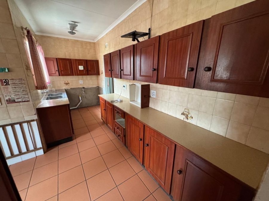 5 Bedroom Property for Sale in Freeway Park Gauteng