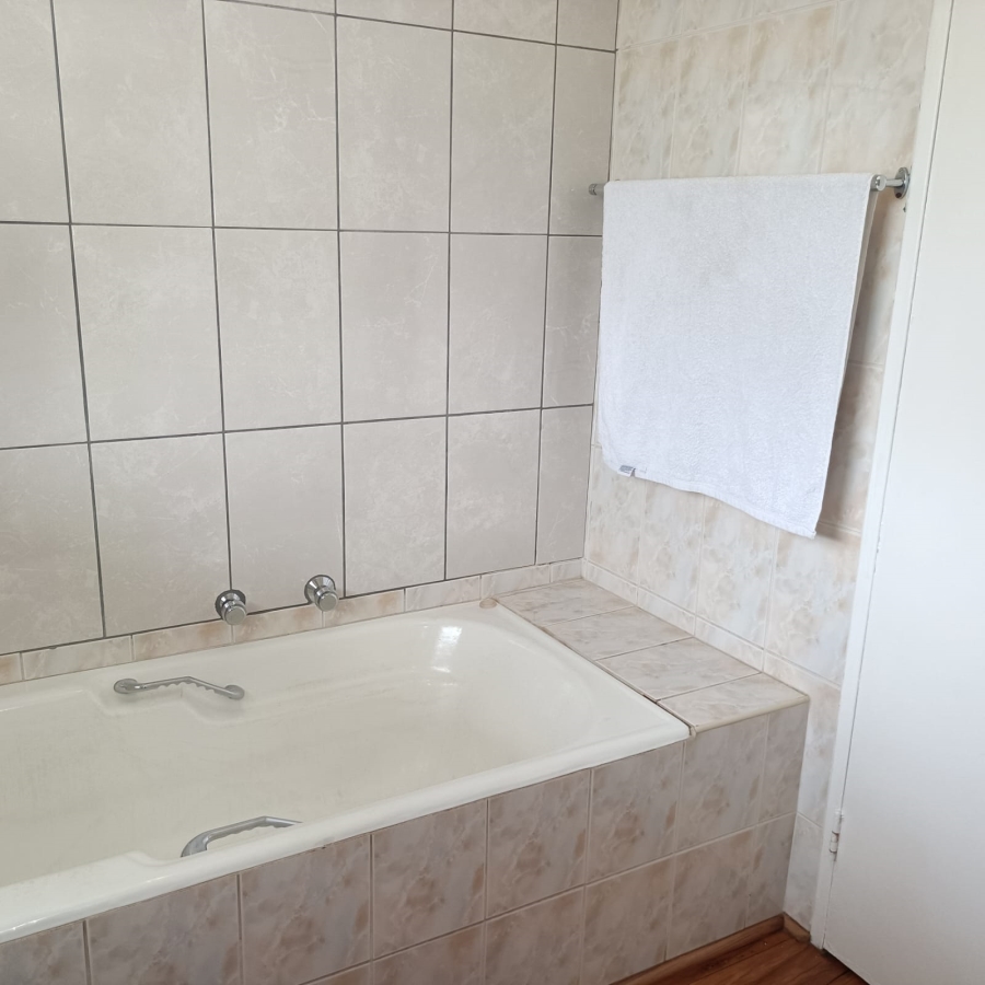 To Let 3 Bedroom Property for Rent in Victory Park Gauteng