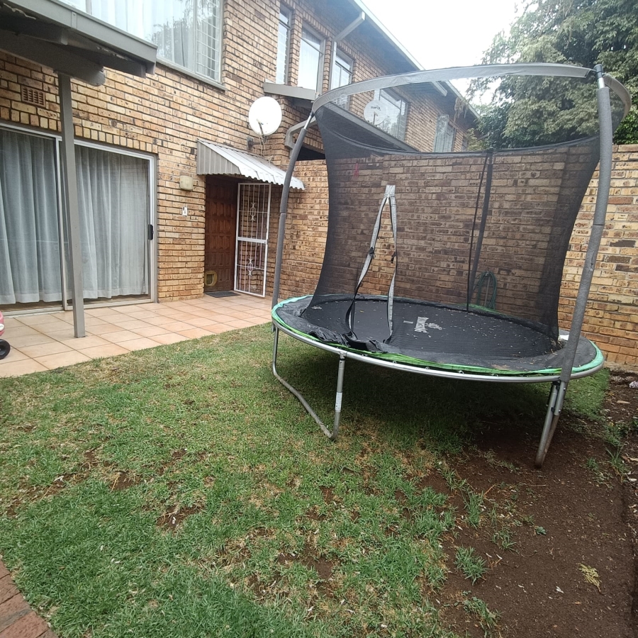 To Let 3 Bedroom Property for Rent in Victory Park Gauteng