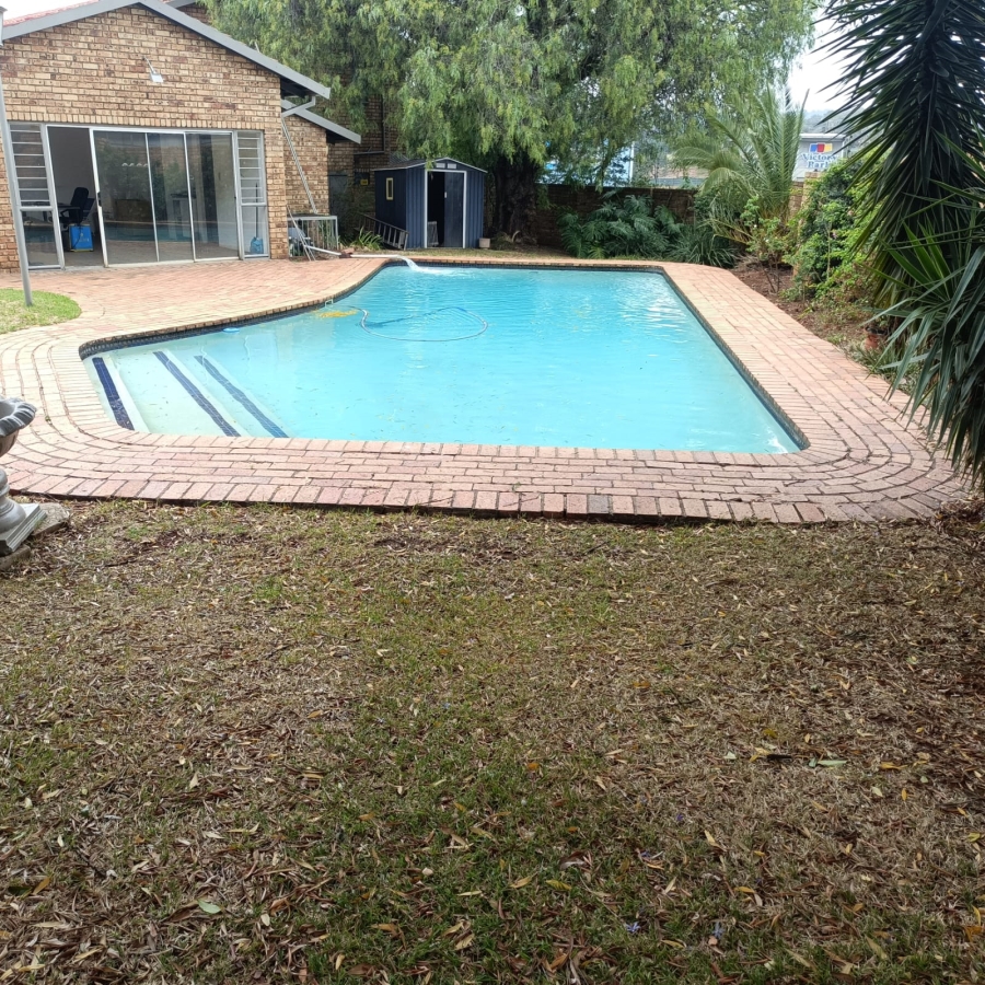 To Let 3 Bedroom Property for Rent in Victory Park Gauteng