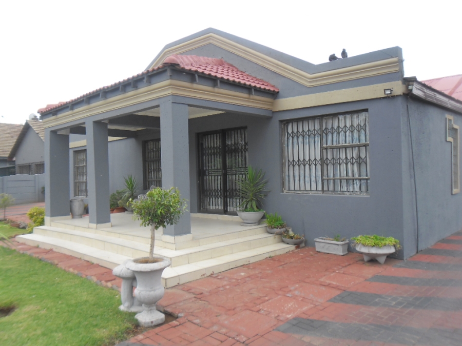 4 Bedroom Property for Sale in Witpoortjie Gauteng