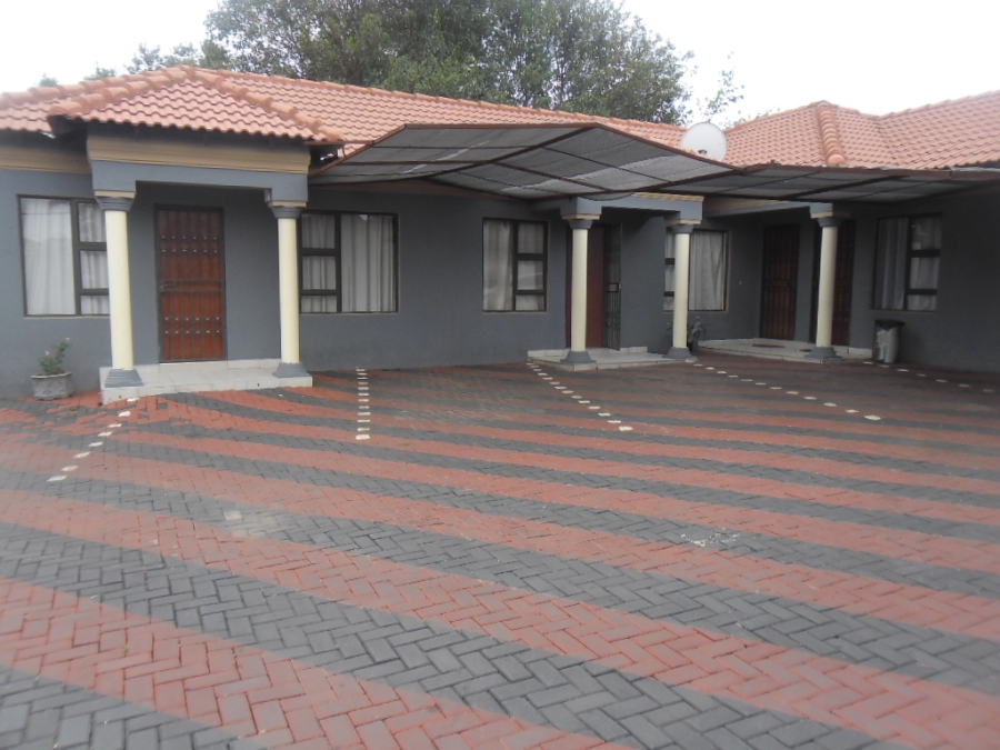 4 Bedroom Property for Sale in Witpoortjie Gauteng