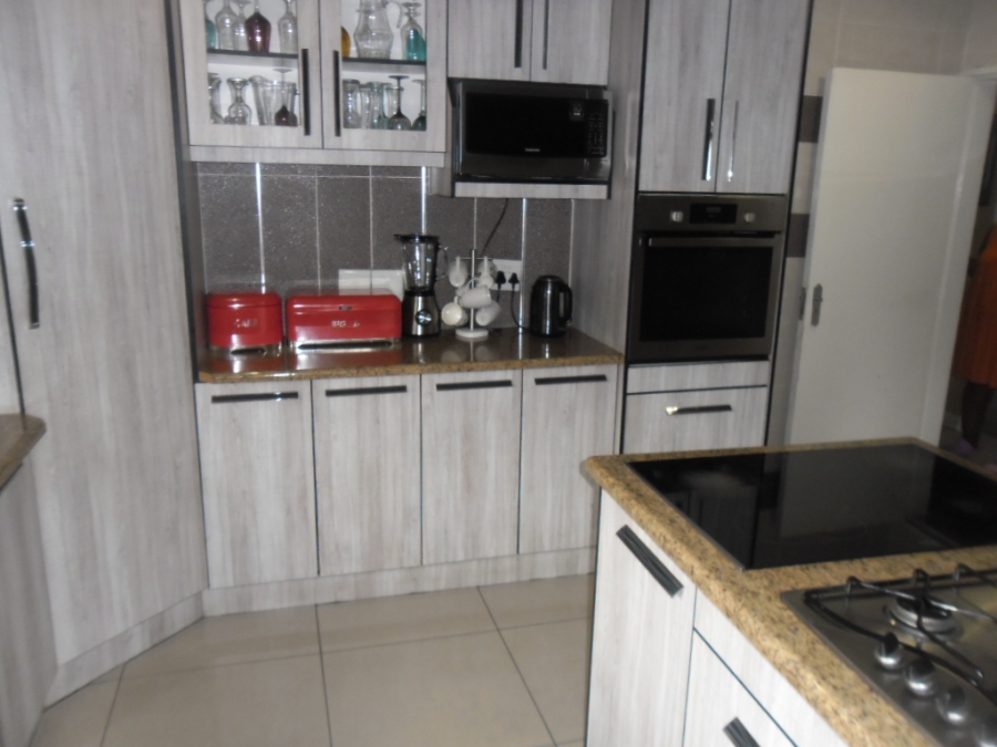 4 Bedroom Property for Sale in Witpoortjie Gauteng