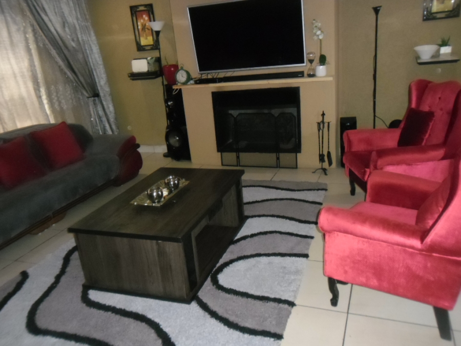 4 Bedroom Property for Sale in Witpoortjie Gauteng