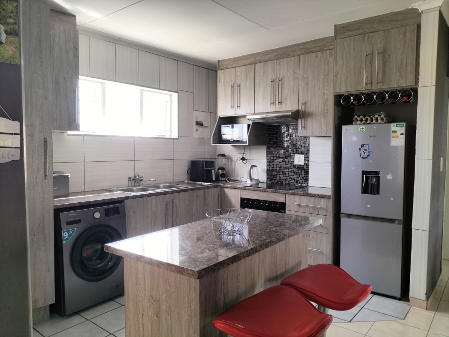 2 Bedroom Property for Sale in Discovery Gauteng